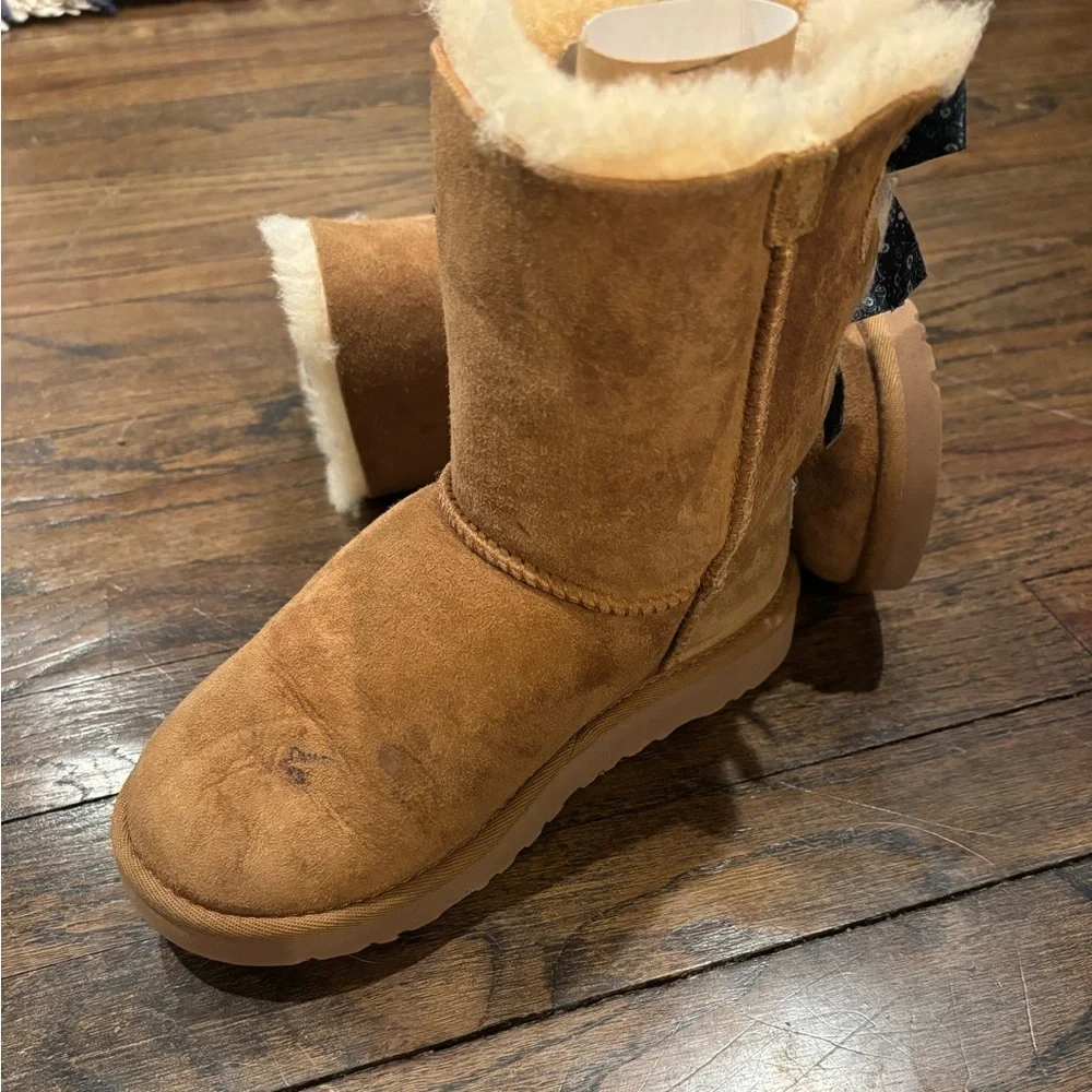 UGG Chestnut Suede Short Boots with Blue Paisley Lace Bows  size 2
